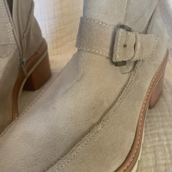 NWOT - Bernardo Sonja Leather Lug Boots - Picture 11 of 11